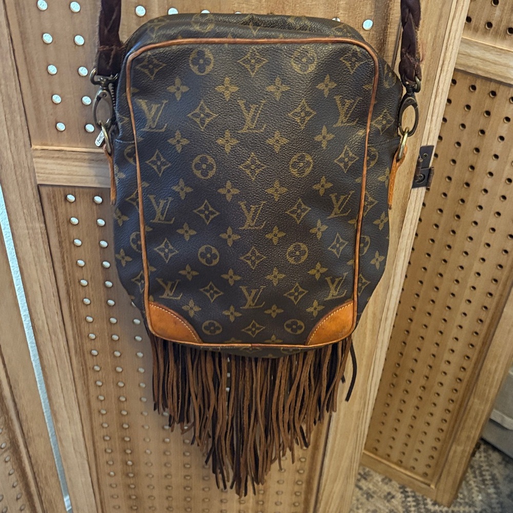Louis Vuitton Brown Crossbody Bag with Fringe - Picture 4 of 15